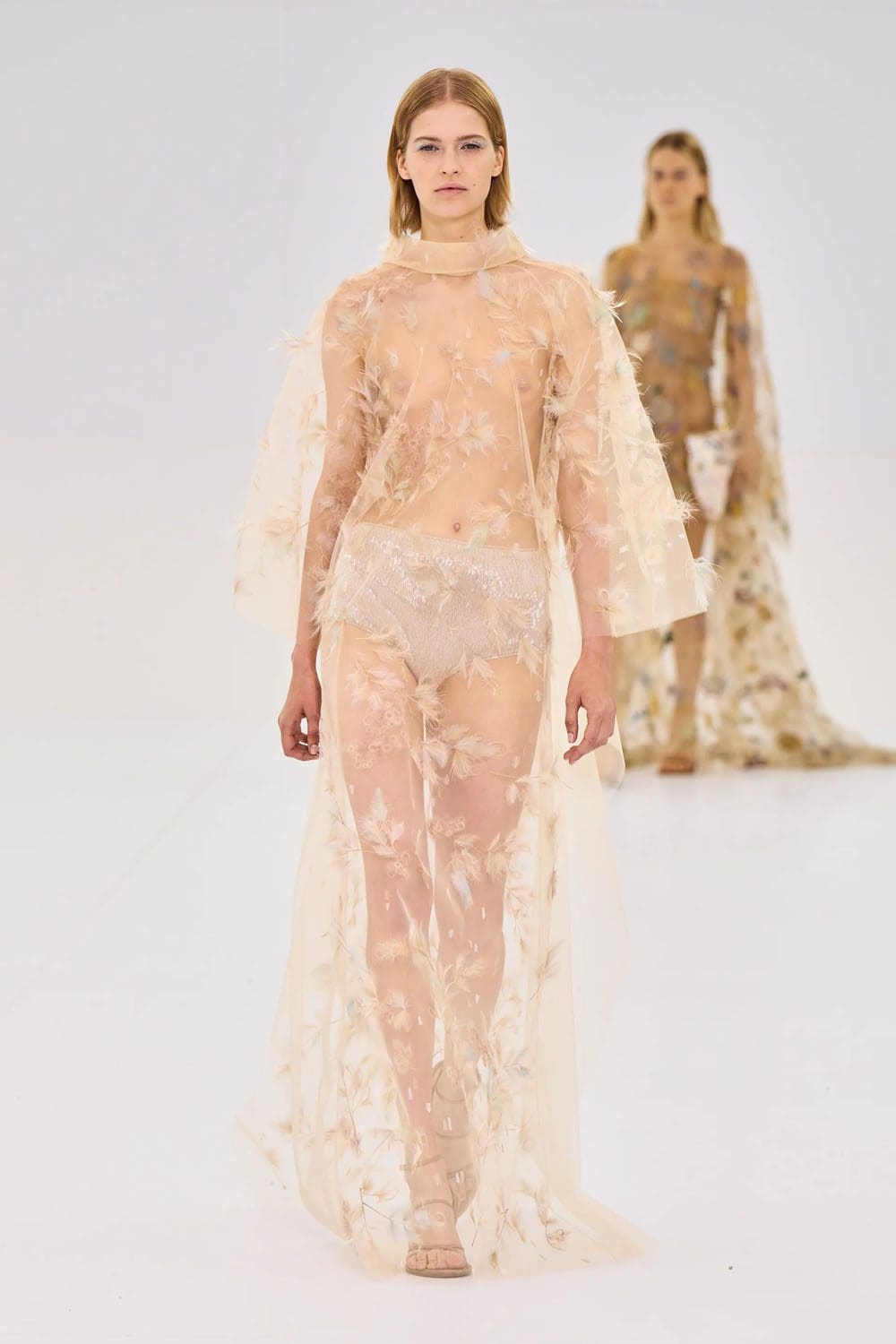 Fendi 2022-2023 秋冬高级时装 Runway 杂志