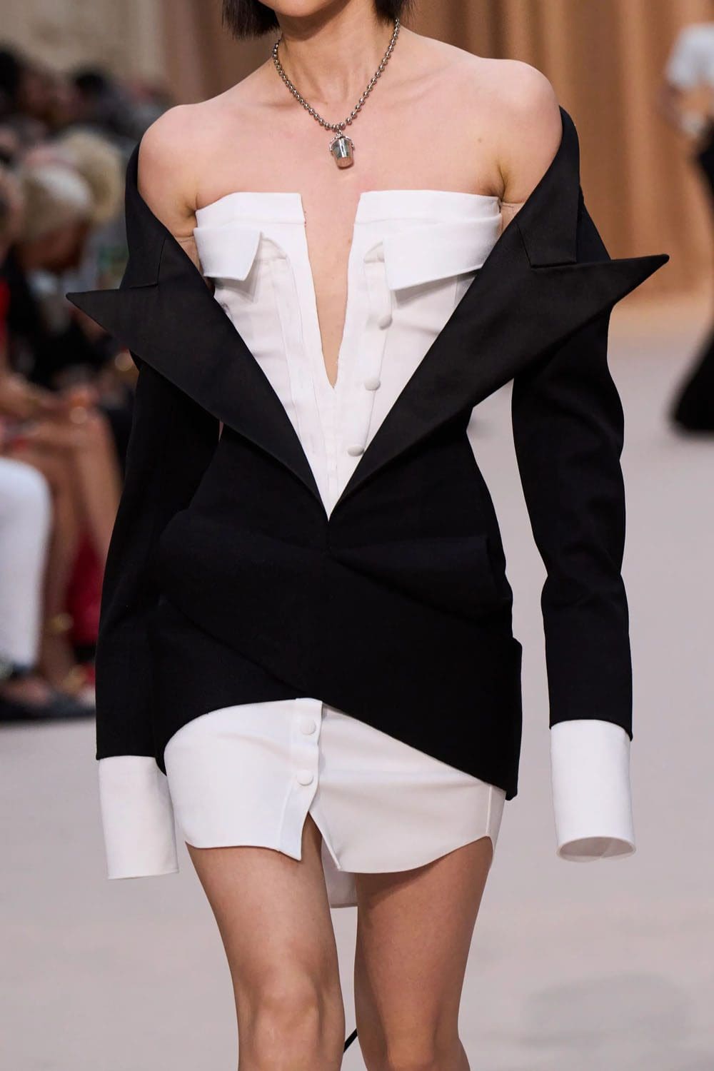 Jean Paul Gaultier de Olivier Rousteing Outono inverno 2022-2023 Runway revista