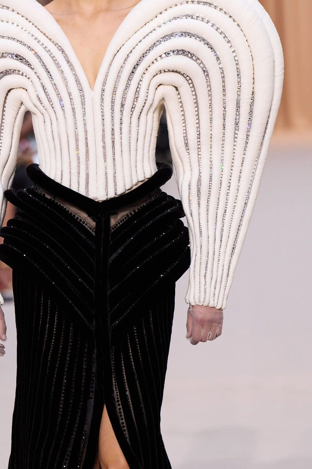 Jean Paul Gaultier de Olivier Rousteing Outono inverno 2022-2023 Runway revista