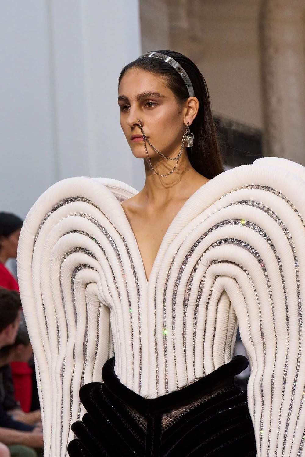 Jean Paul Gaultier de Olivier Rousteing Outono inverno 2022-2023 Runway revista