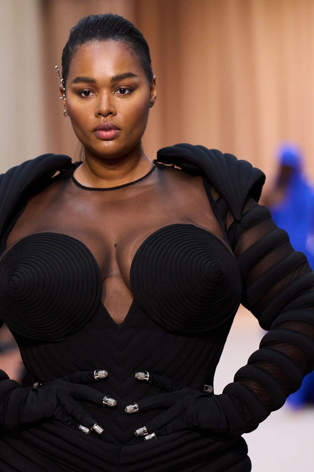 Jean Paul Gaultier de Olivier Rousteing Outono inverno 2022-2023 Runway revista
