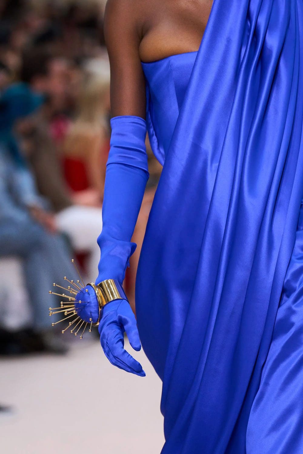 Jean Paul Gaultier de Olivier Rousteing Outono inverno 2022-2023 Runway revista