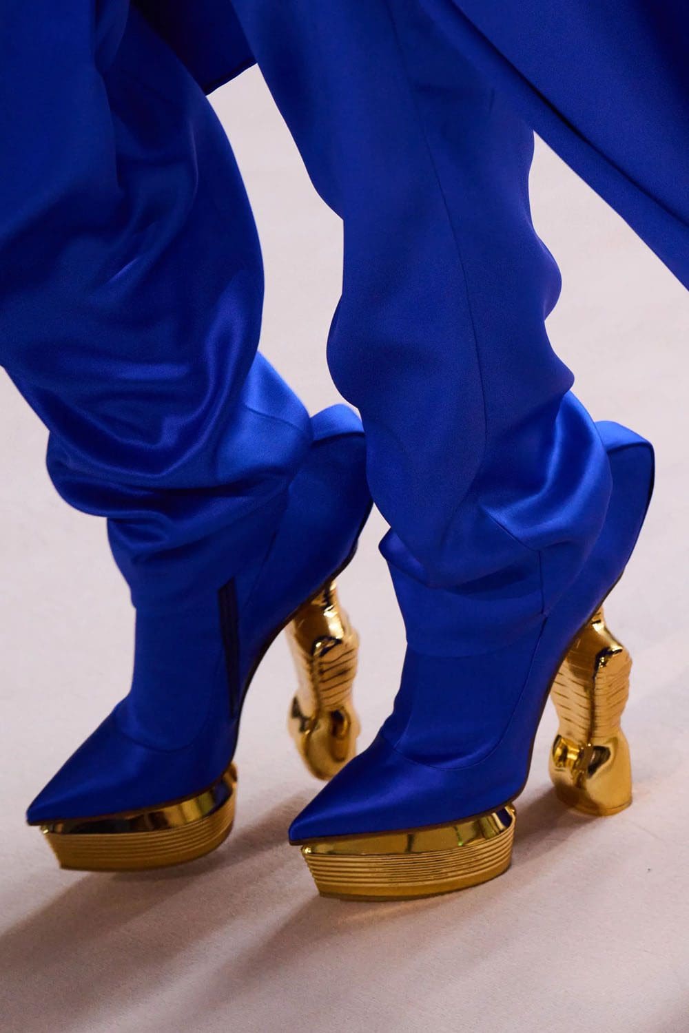 Jean Paul Gaultier de Olivier Rousteing Outono inverno 2022-2023 Runway revista