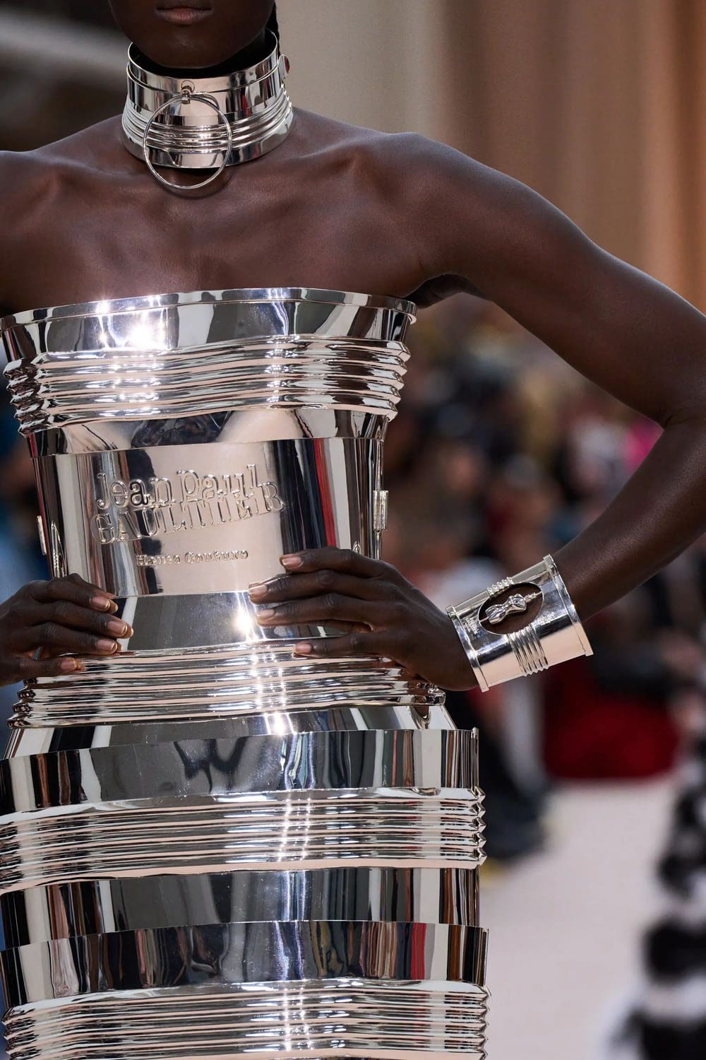 Jean Paul Gaultier de Olivier Rousteing Outono inverno 2022-2023 Runway revista