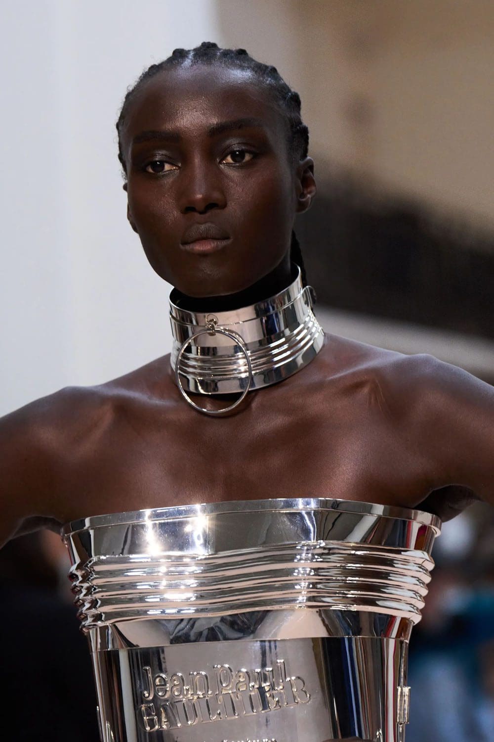 Jean Paul Gaultier de Olivier Rousteing Outono inverno 2022-2023 Runway revista