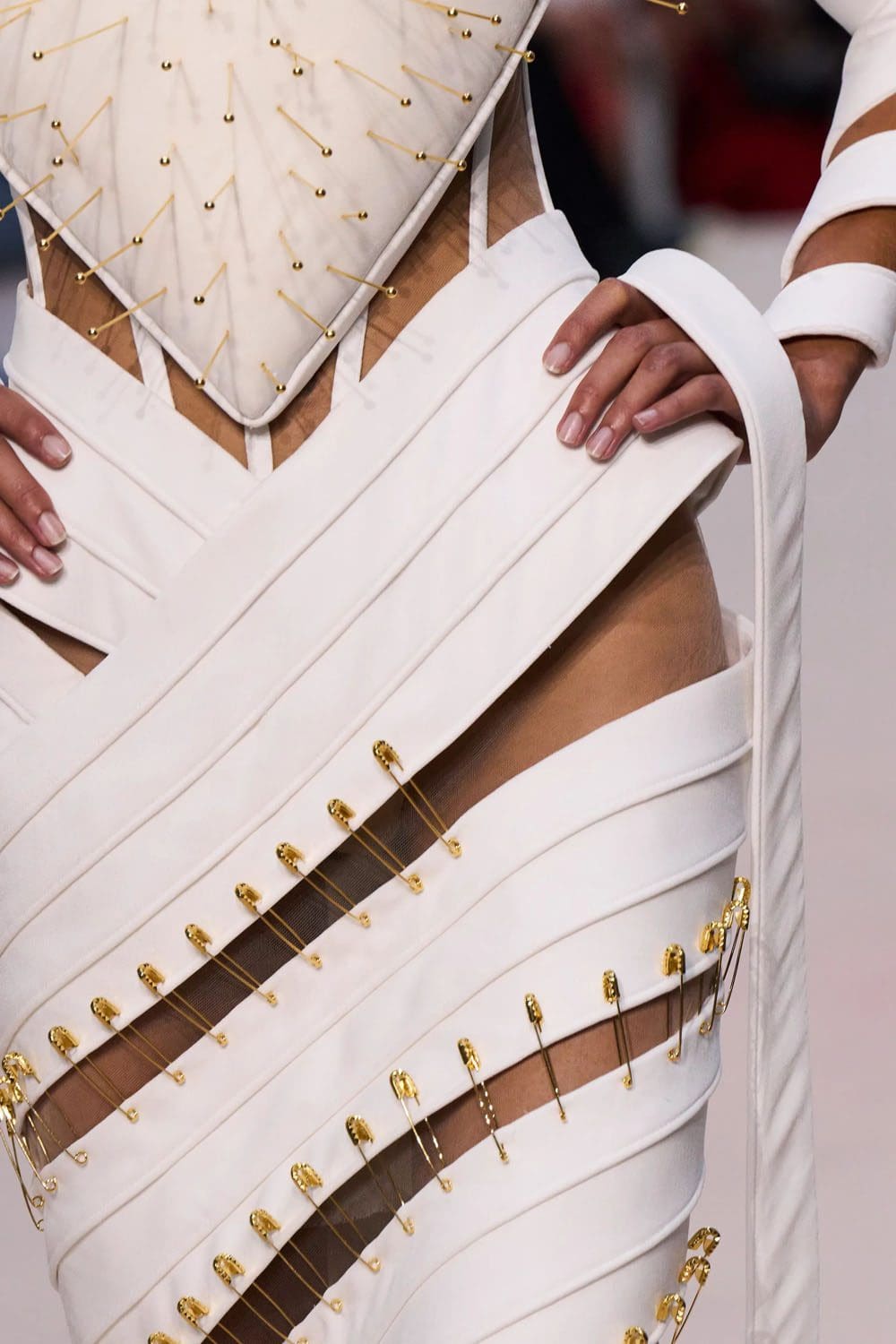 Jean Paul Gaultier de Olivier Rousteing Outono inverno 2022-2023 Runway revista