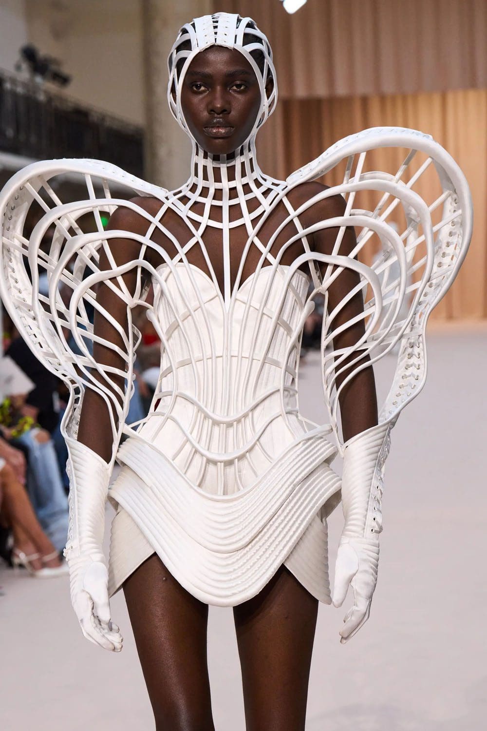 Jean Paul Gaultier de Olivier Rousteing Outono inverno 2022-2023 Runway revista