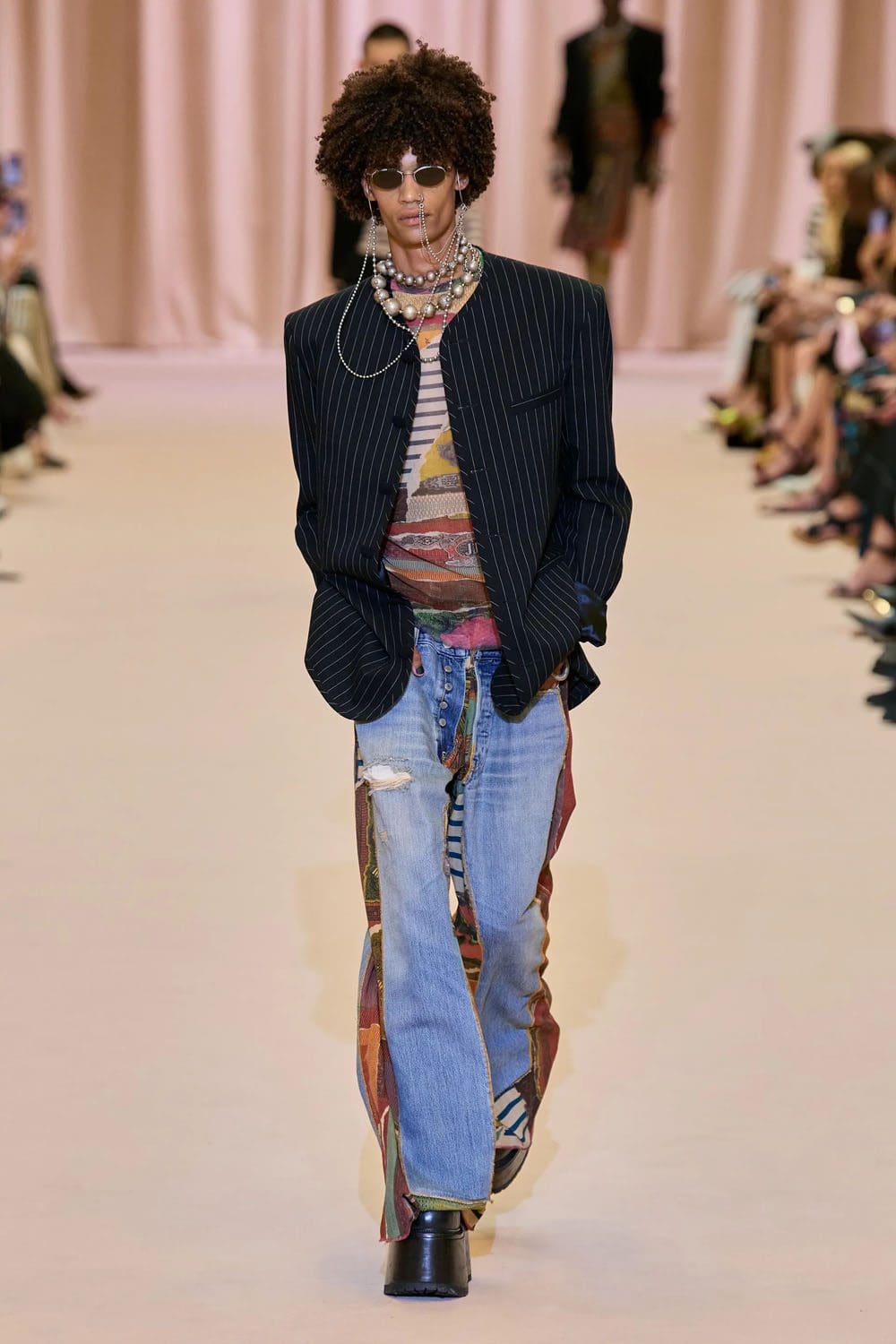 Jean Paul Gaultier de Olivier Rousteing Outono inverno 2022-2023 Runway revista