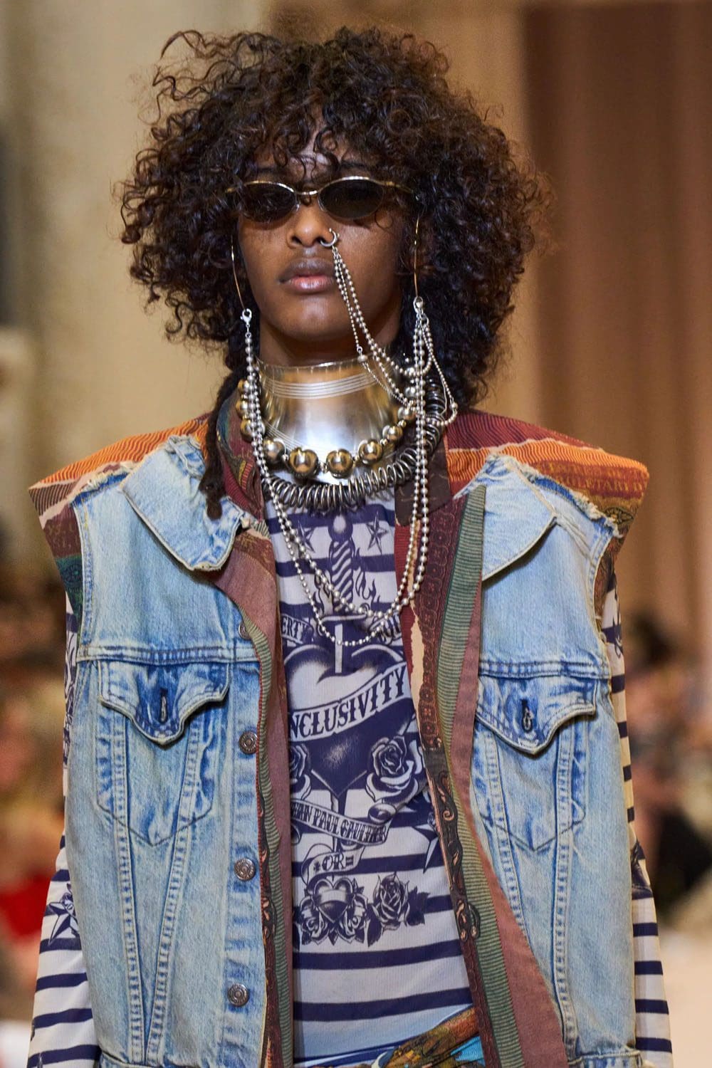 Jean Paul Gaultier de Olivier Rousteing Outono inverno 2022-2023 Runway revista