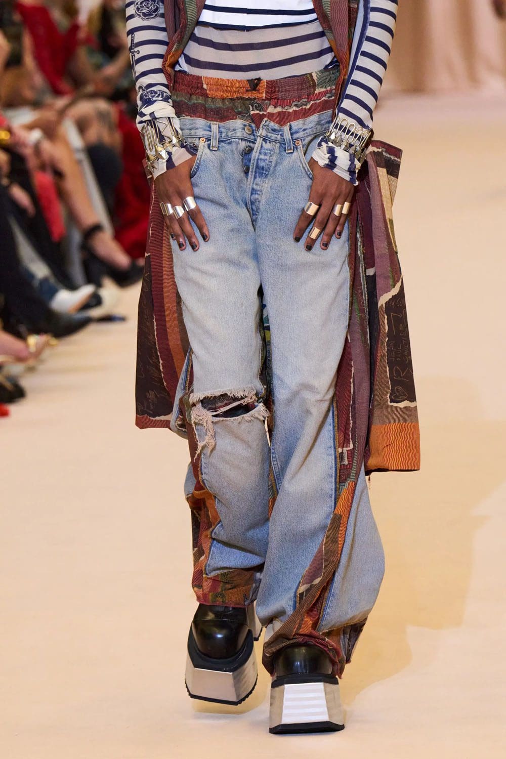 Jean Paul Gaultier de Olivier Rousteing Outono inverno 2022-2023 Runway revista