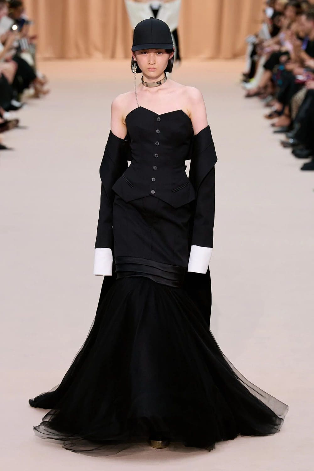 Jean Paul Gaultier de Olivier Rousteing Outono inverno 2022-2023 Runway revista