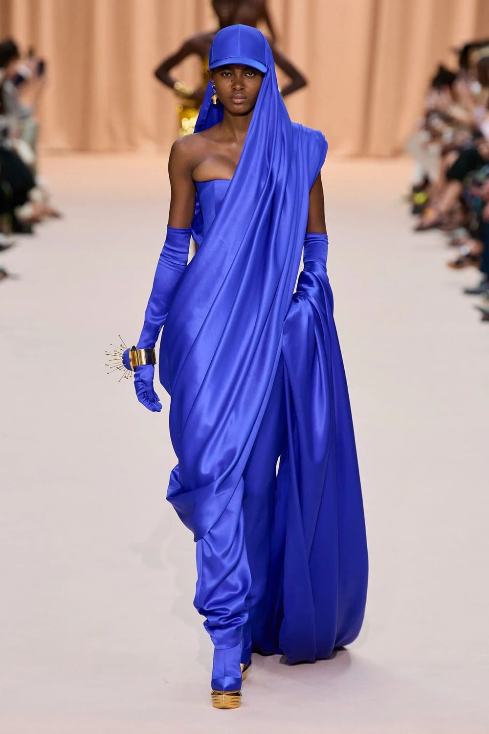 Jean Paul Gaultier de Olivier Rousteing Outono inverno 2022-2023 Runway revista