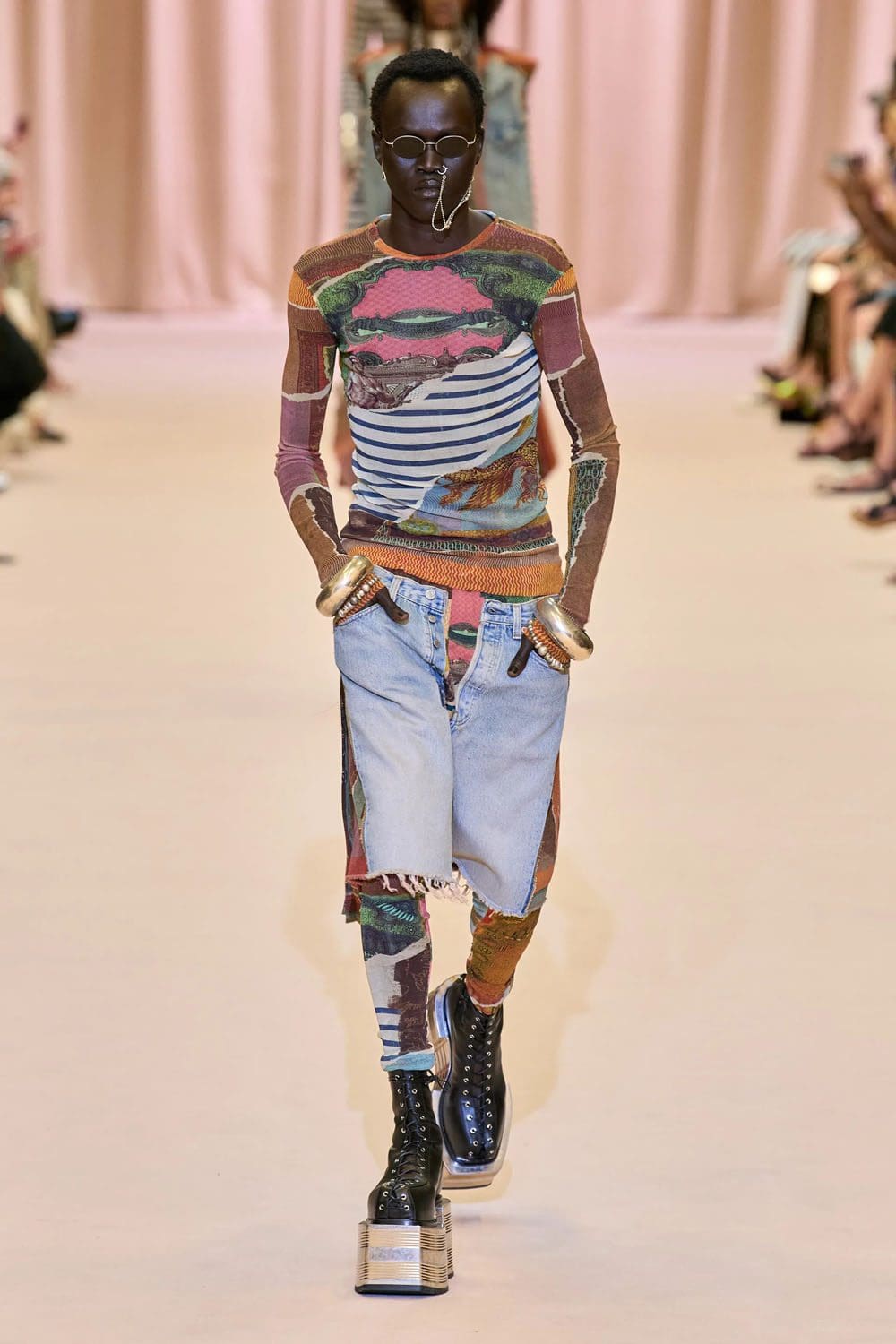Jean Paul Gaultier de Olivier Rousteing Outono inverno 2022-2023 Runway revista
