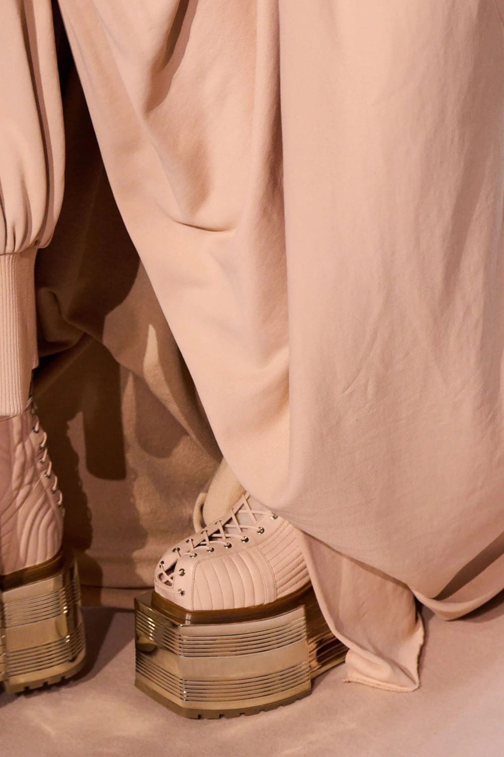 Jean Paul Gaultier de Olivier Rousteing Outono inverno 2022-2023 Runway revista