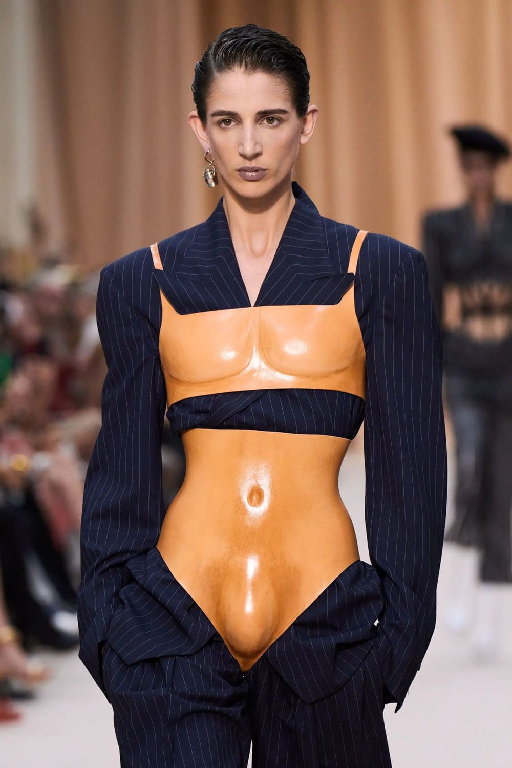 Jean Paul Gaultier de Olivier Rousteing Outono inverno 2022-2023 Runway revista
