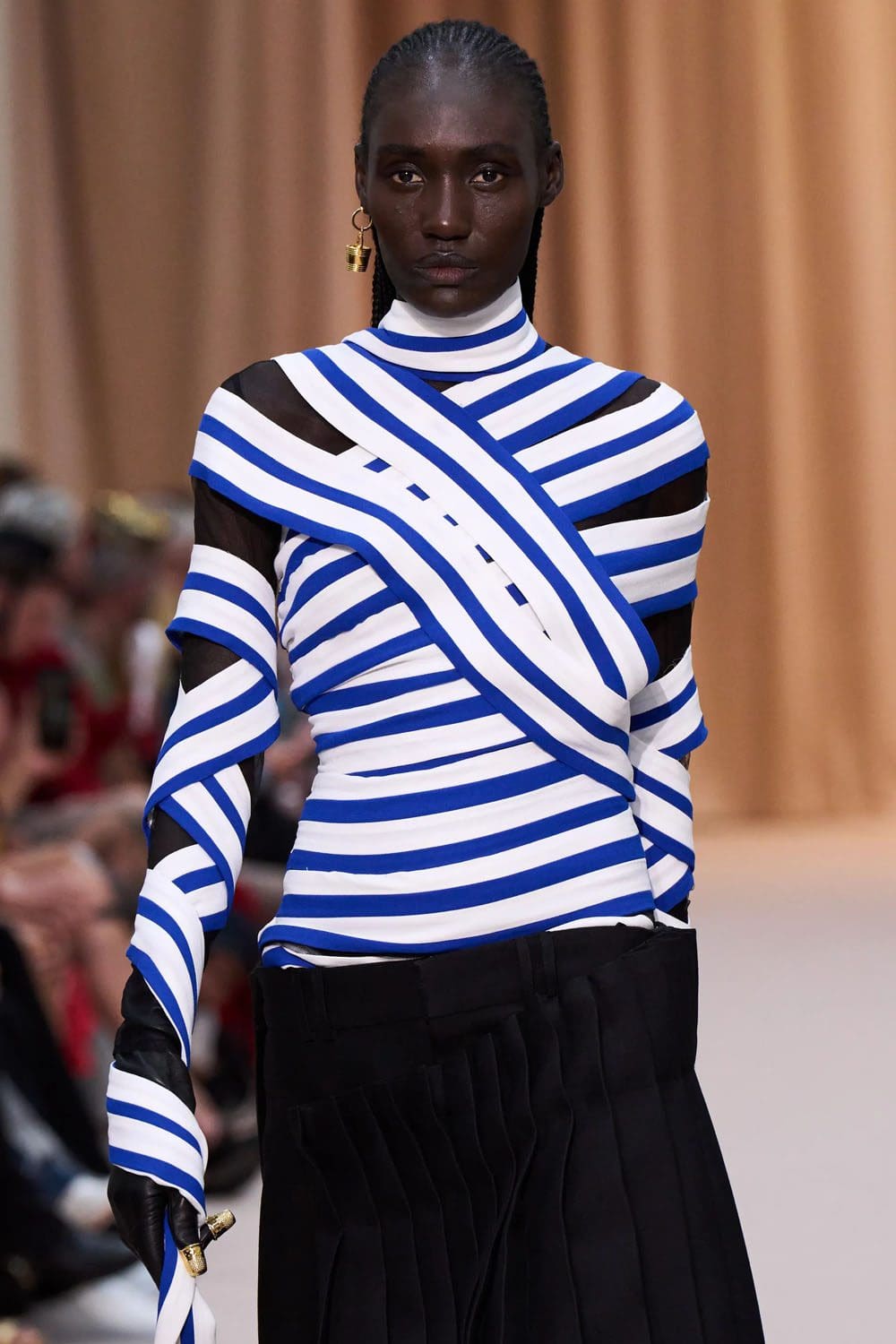 Jean Paul Gaultier de Olivier Rousteing Outono inverno 2022-2023 Runway revista