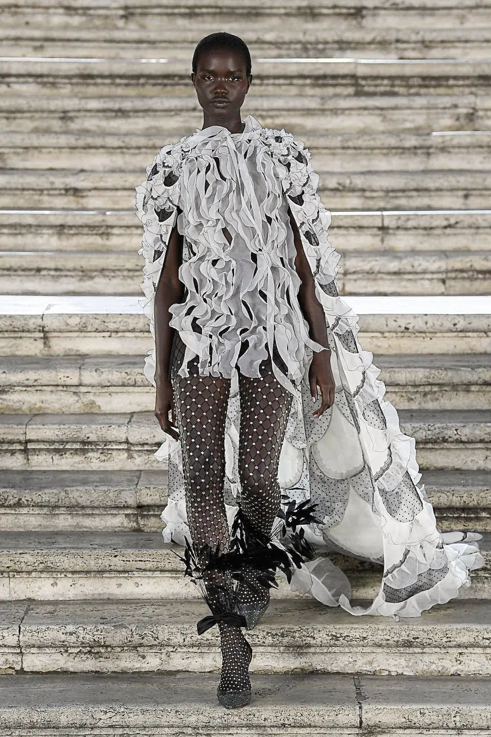 Valentino The Beginning Haute Couture Autunno Inverno 2022-2023 Runway Magazine