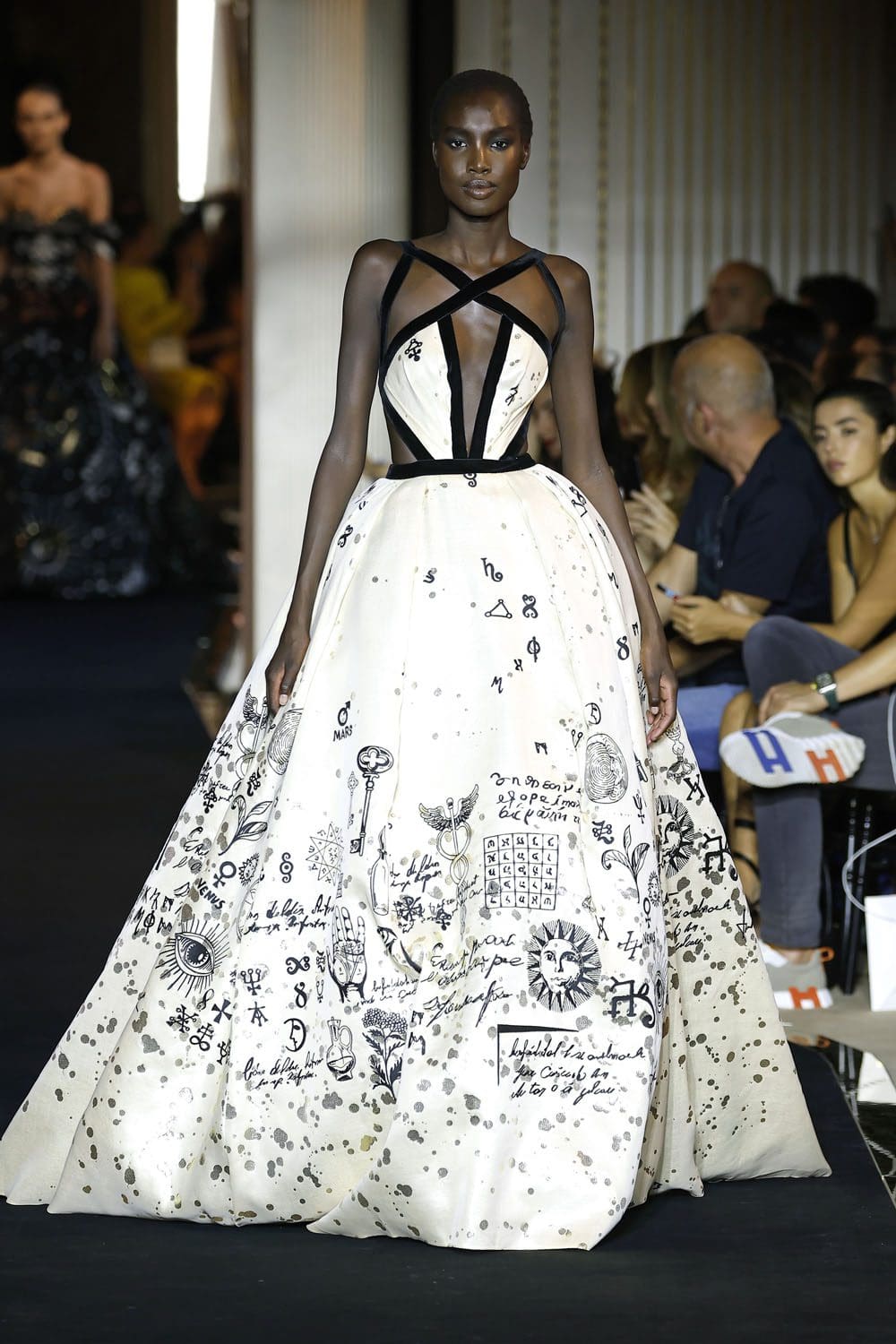 Zuhair Murad Haute Couture Осень 2022-2023 Runway Журнал