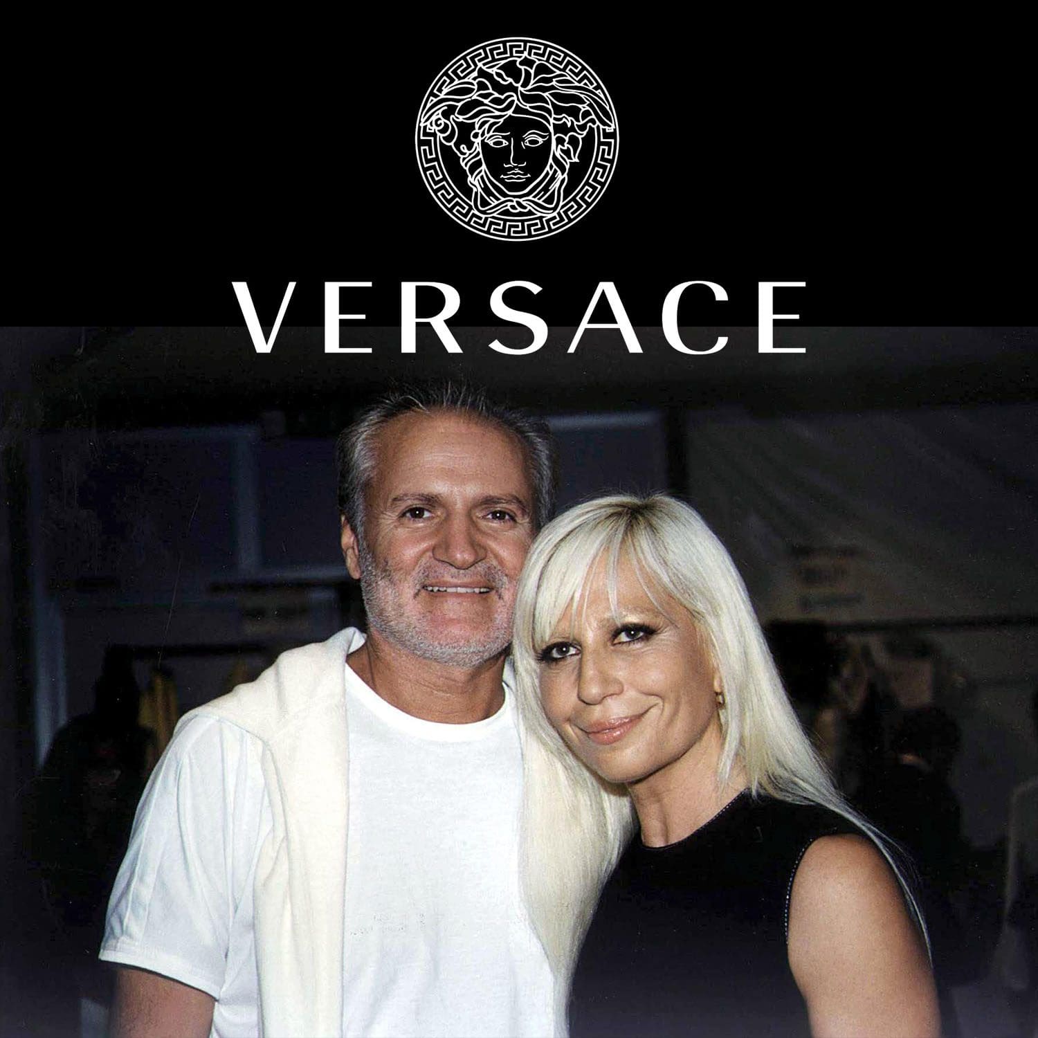 Gianni et Donatella Versace sous le symbole Medusa