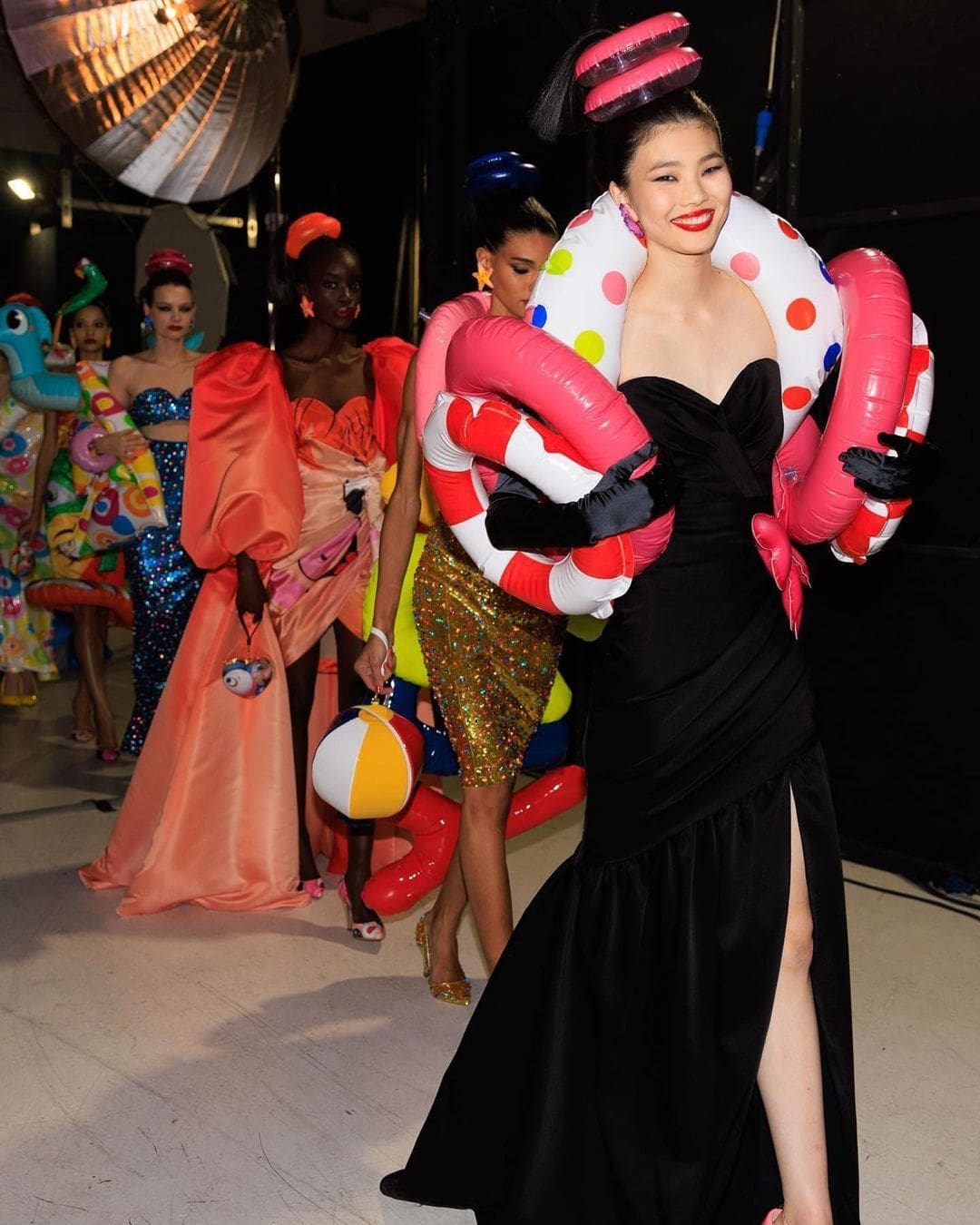 Moschino Frühling Sommer 2023 Runway Magazin