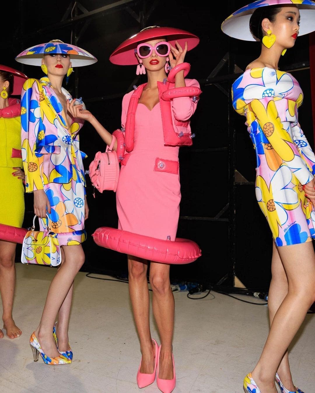 Moschino Frühling Sommer 2023 Runway Magazin