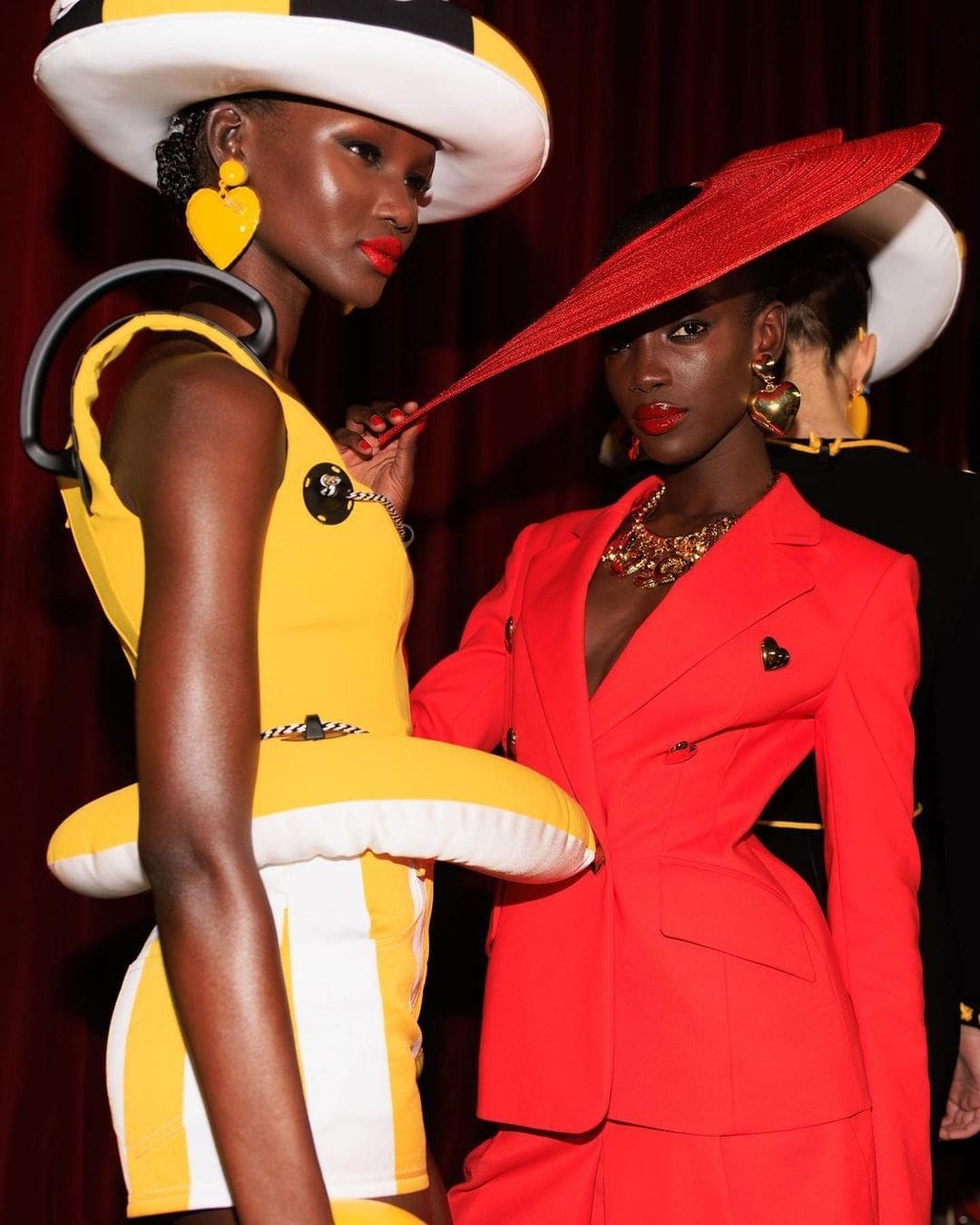 Moschino Frühling Sommer 2023 Runway Magazin