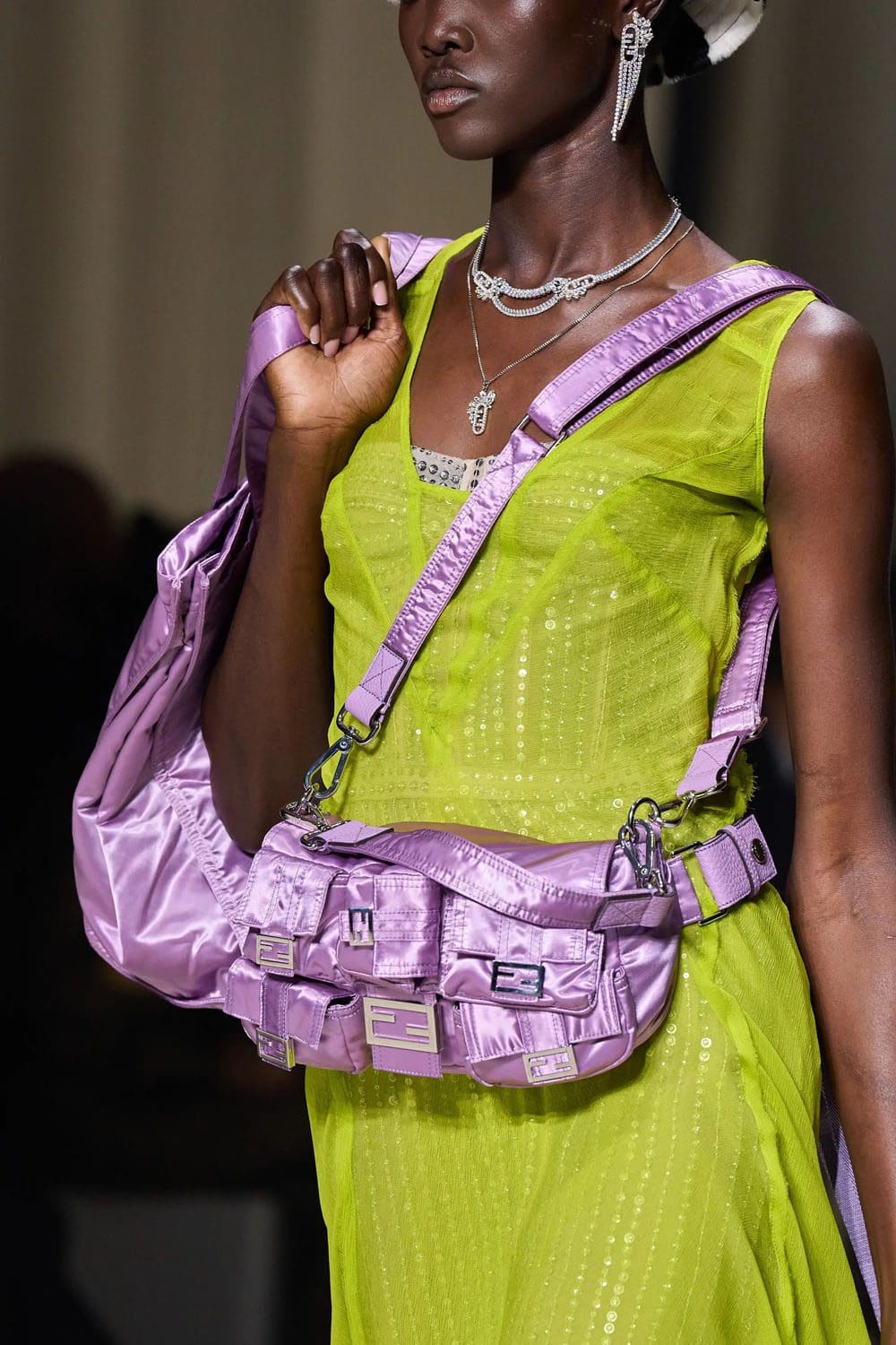 Fendi Printemps 2023 - 25 ans Fendi Baguette New York Détails Runway Magazine