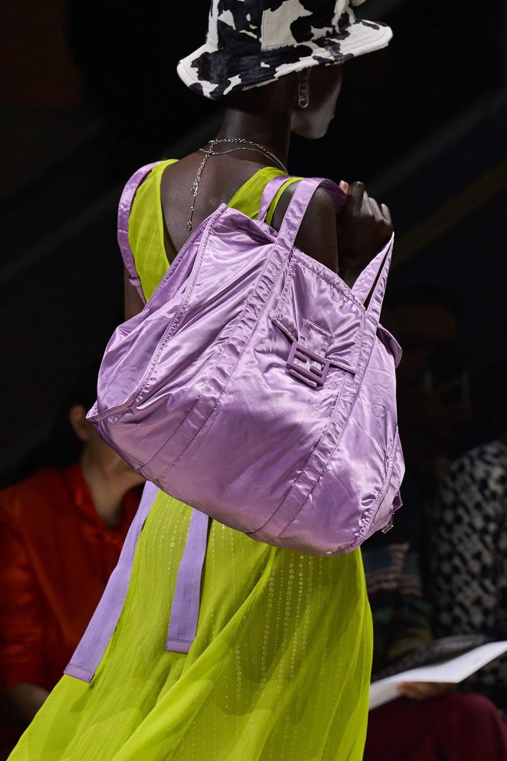 Fendi Printemps 2023 - 25 ans Fendi Baguette New York Détails Runway Magazine
