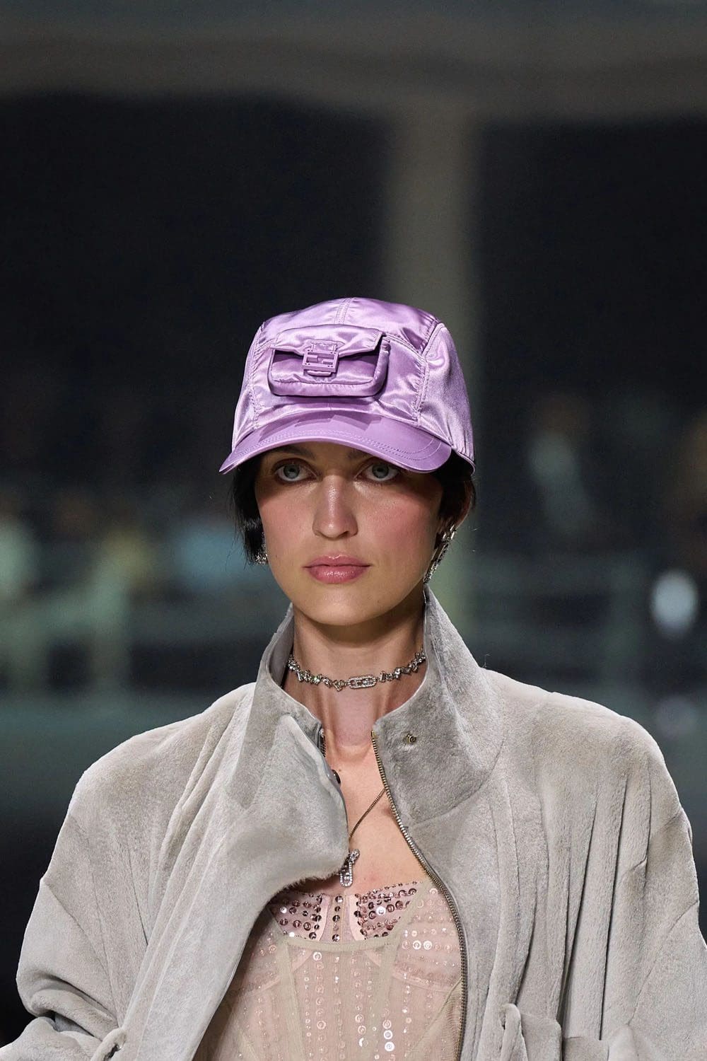 Fendi Printemps 2023 - 25 ans Fendi Baguette New York Détails Runway Magazine