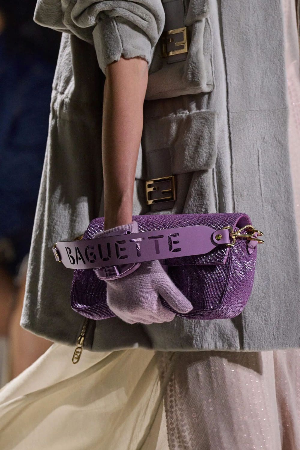Fendi Printemps 2023 - 25 ans Fendi Baguette New York Détails Runway Magazine