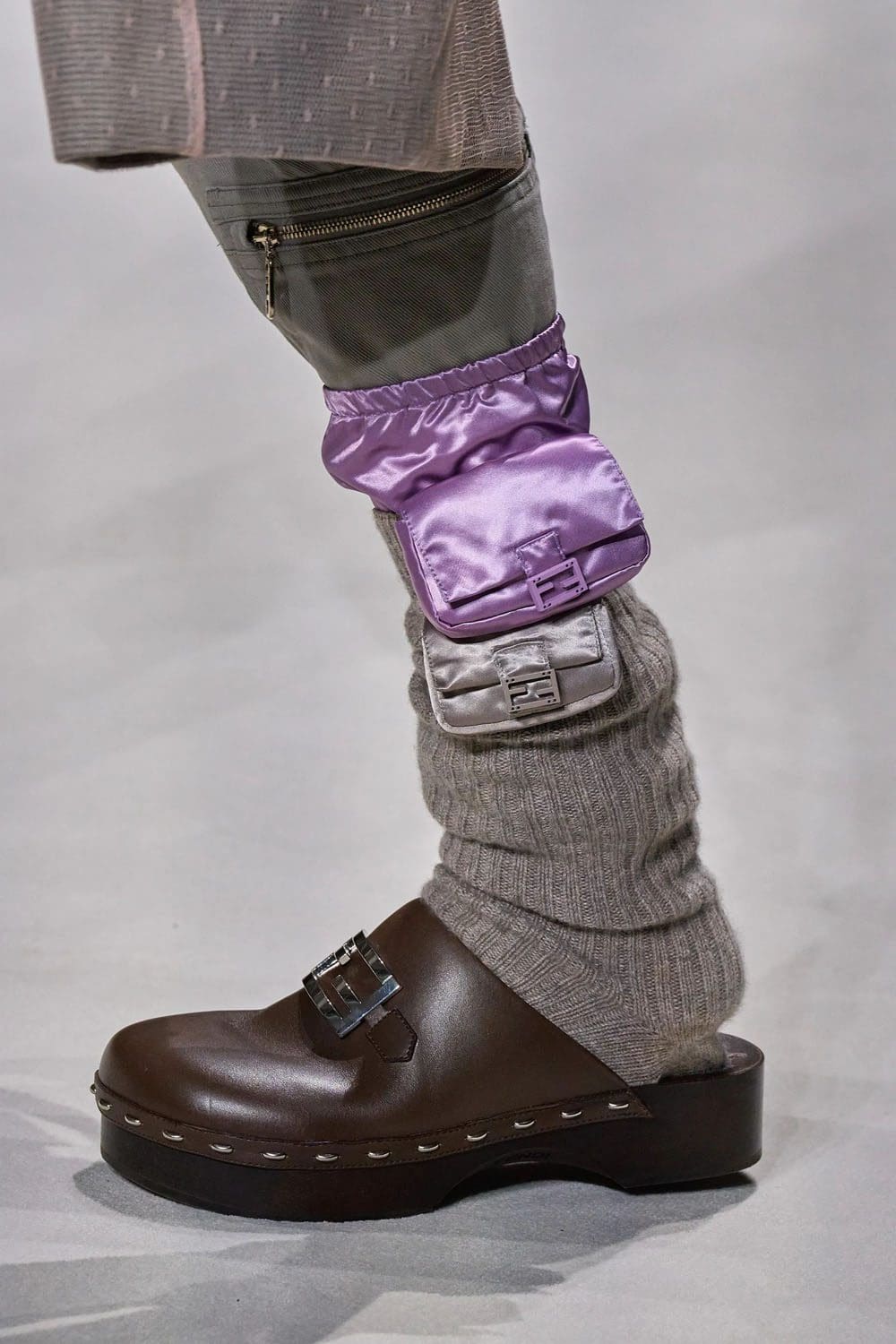 Fendi Printemps 2023 - 25 ans Fendi Baguette New York Détails Runway Magazine