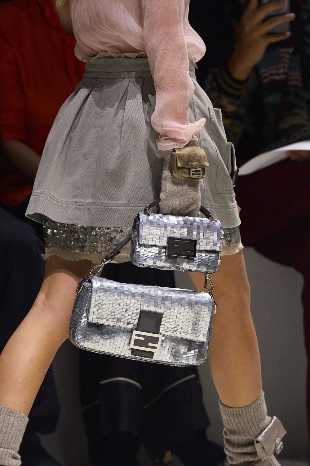 Fendi Printemps 2023 - 25 ans Fendi Baguette New York Détails Runway Magazine