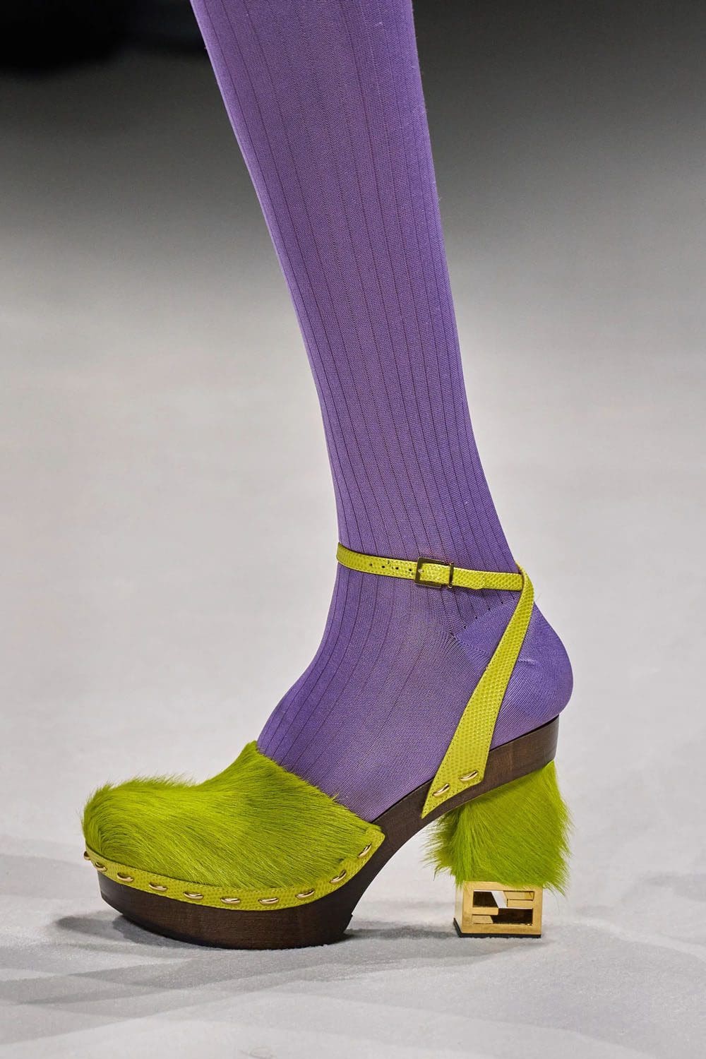 Fendi Printemps 2023 - 25 ans Fendi Baguette New York Détails Runway Magazine