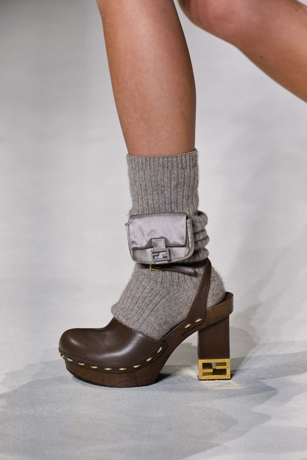 Fendi Printemps 2023 - 25 ans Fendi Baguette New York Détails Runway Magazine