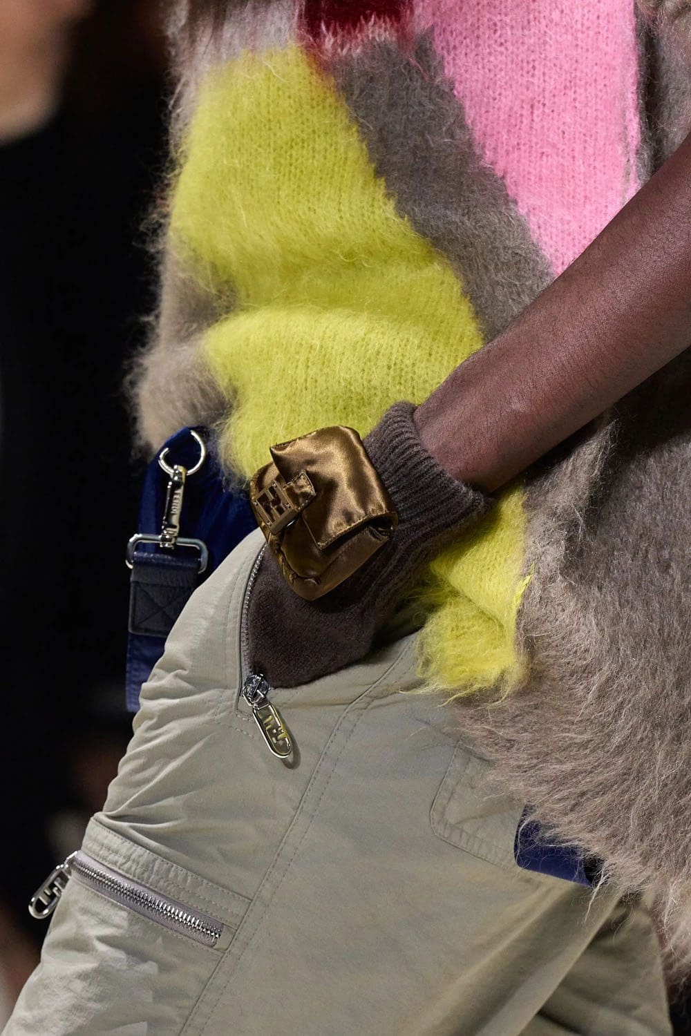Fendi Printemps 2023 - 25 ans Fendi Baguette New York Détails Runway Magazine