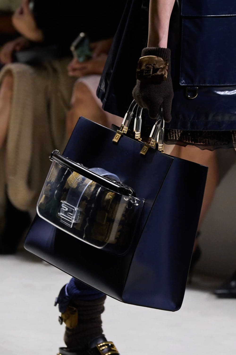 Fendi Printemps 2023 - 25 ans Fendi Baguette New York Détails Runway Magazine