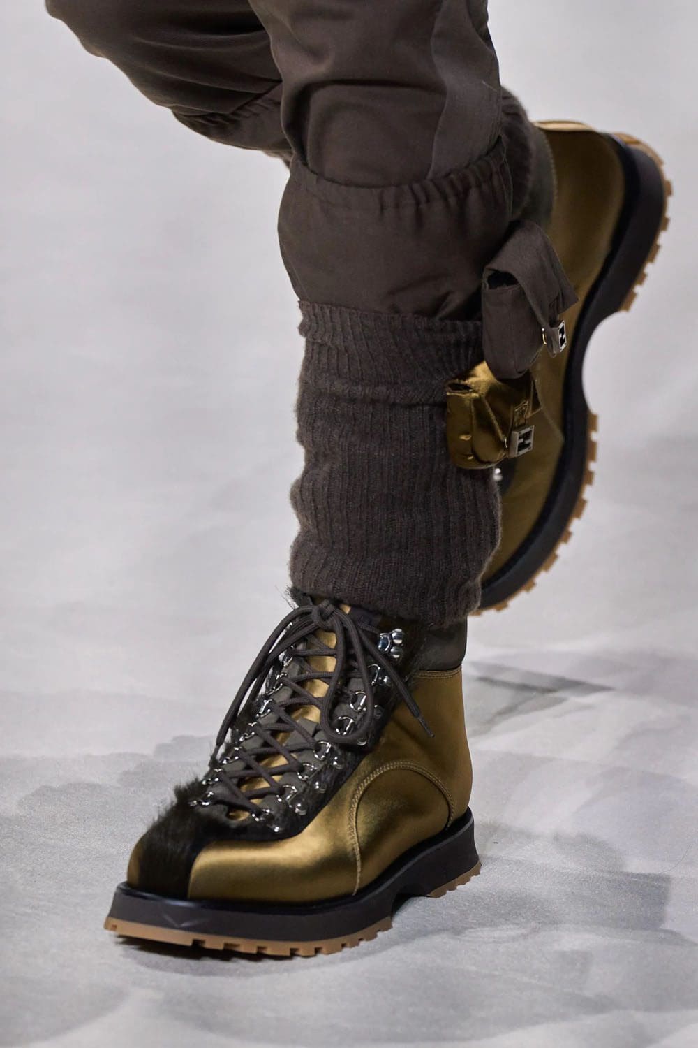 Fendi Printemps 2023 - 25 ans Fendi Baguette New York Détails Runway Magazine