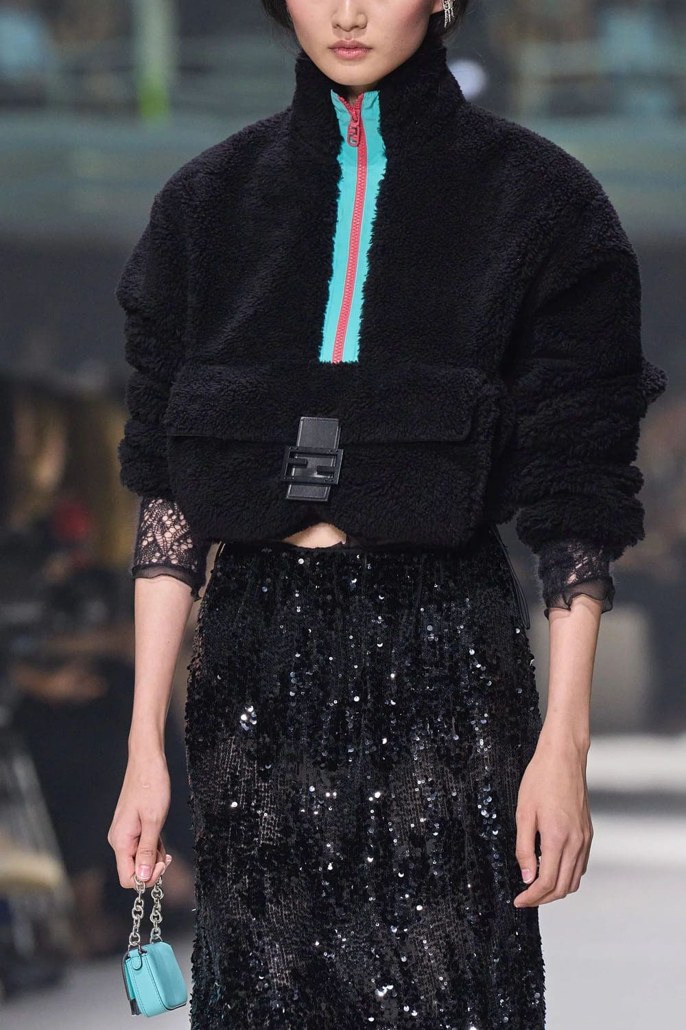 Fendi Printemps 2023 - 25 ans Fendi Baguette New York Détails Runway Magazine