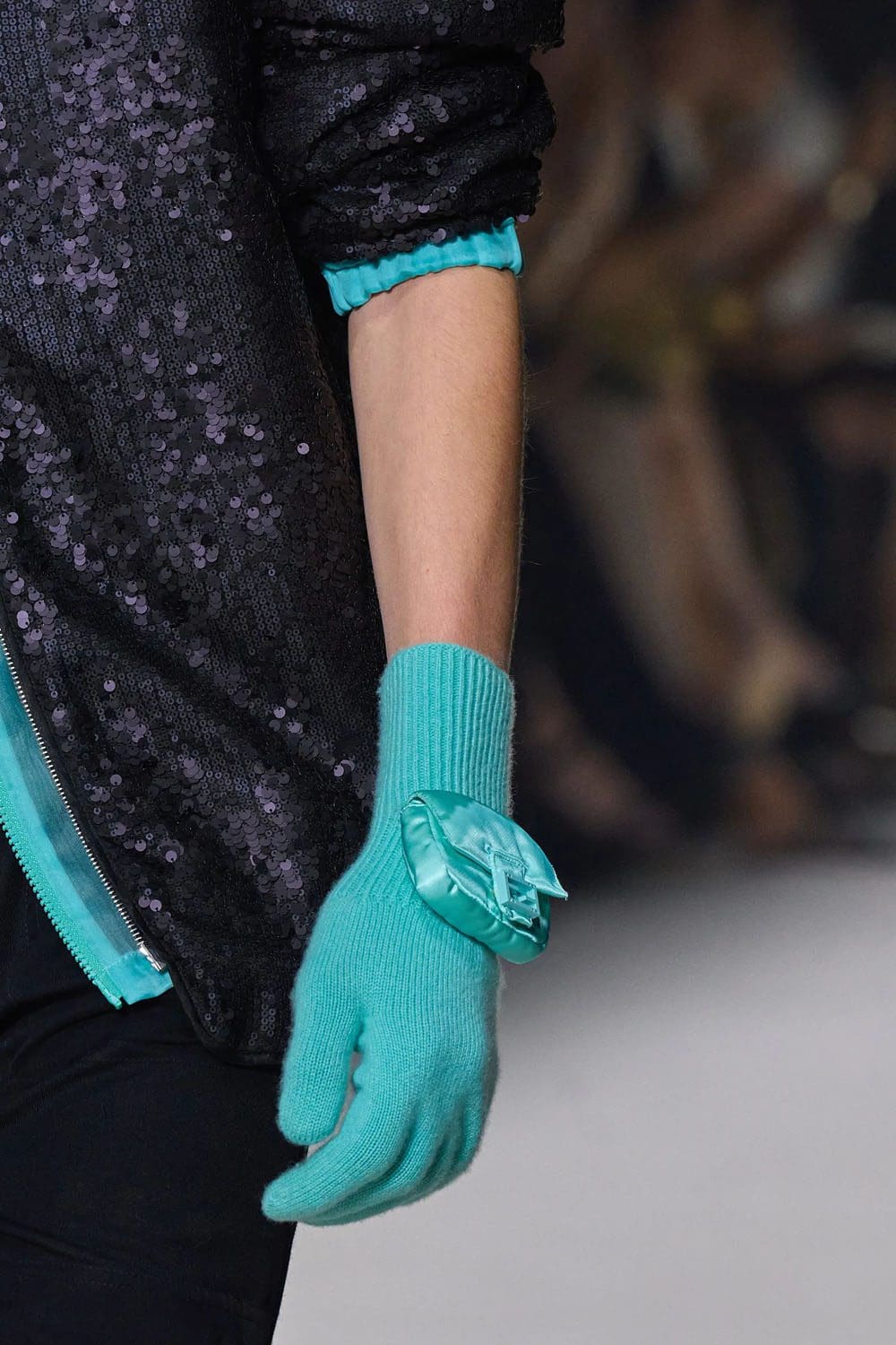 Fendi Printemps 2023 - 25 ans Fendi Baguette New York Détails Runway Magazine