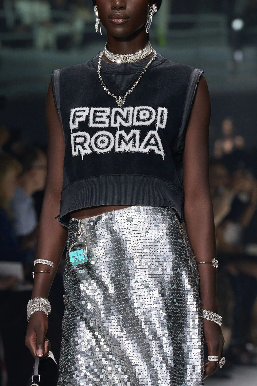Fendi Printemps 2023 - 25 ans Fendi Baguette New York Détails Runway Magazine