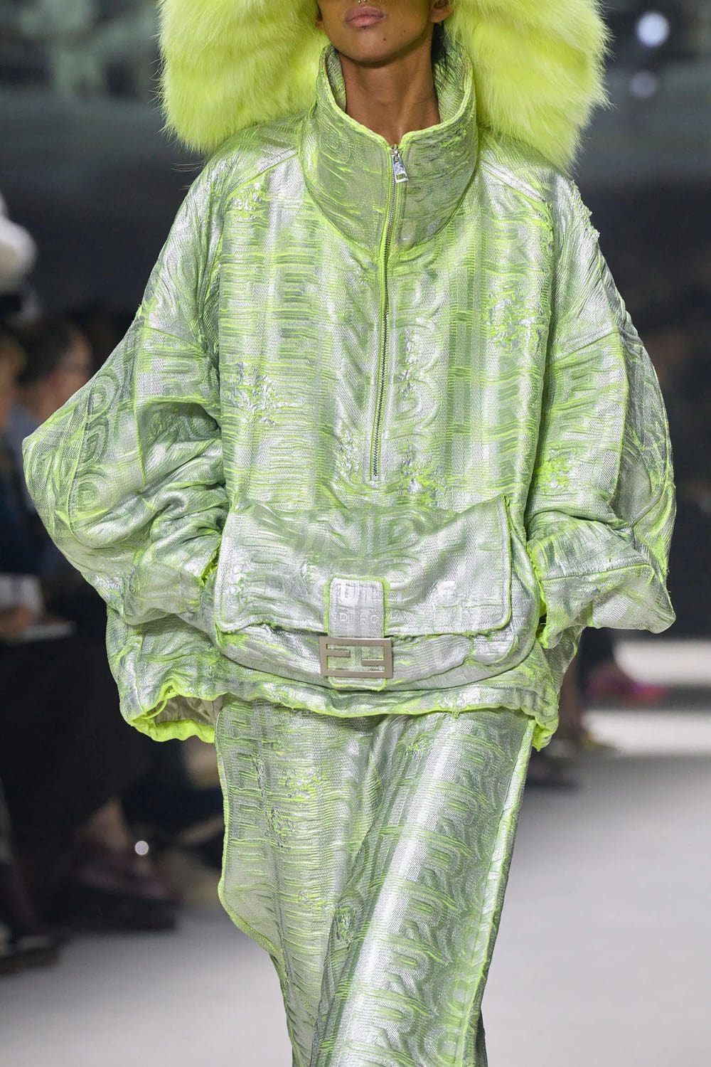 Fendi Printemps 2023 - 25 ans Fendi Baguette New York Détails Runway Magazine