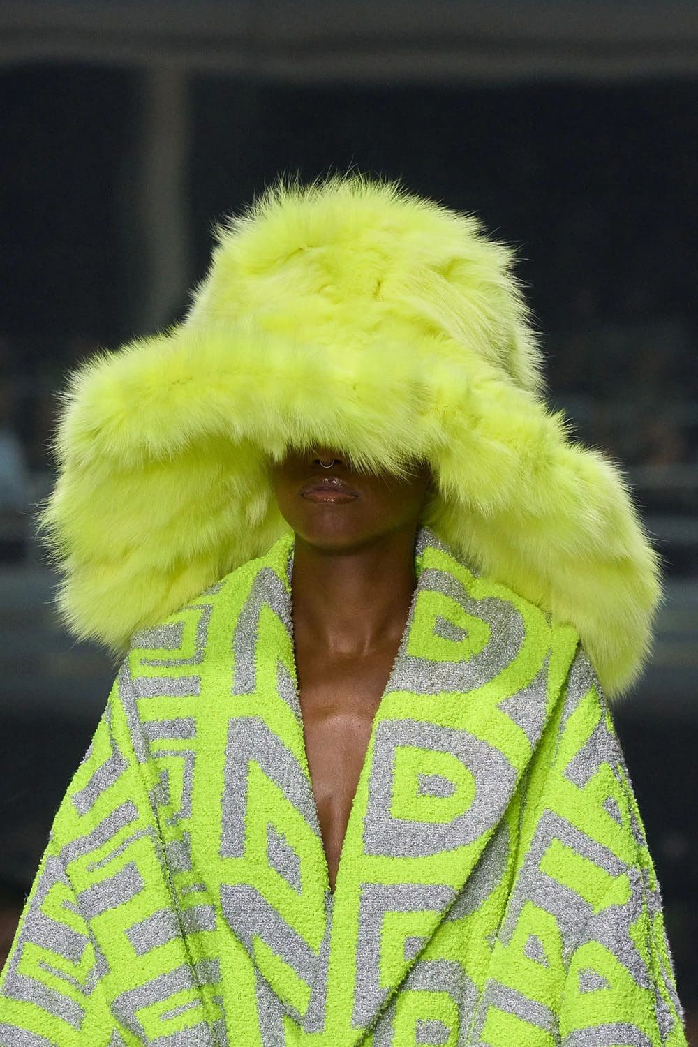 Fendi Printemps 2023 - 25 ans Fendi Baguette New York Détails Runway Magazine