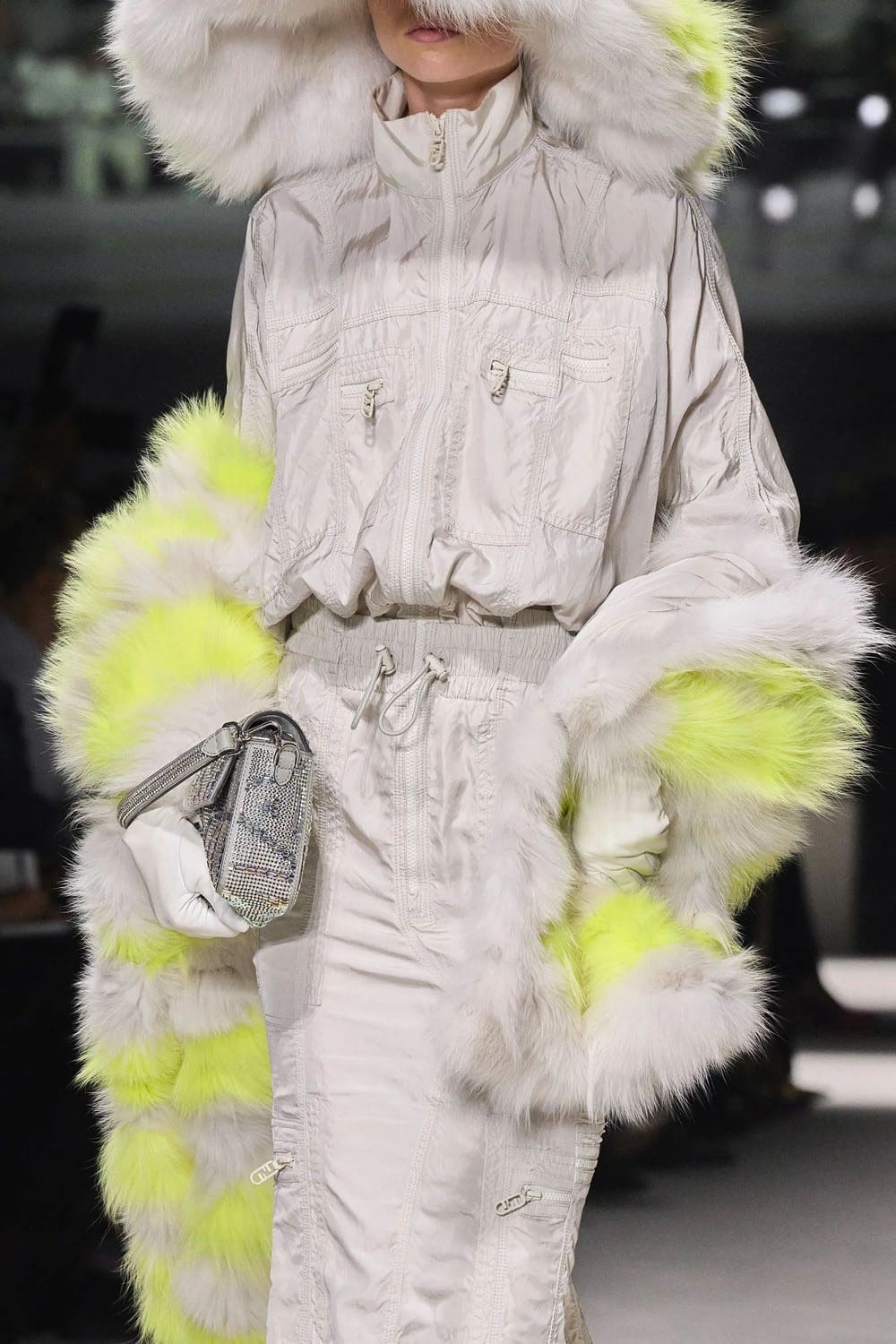 Fendi Printemps 2023 - 25 ans Fendi Baguette New York Détails Runway Magazine