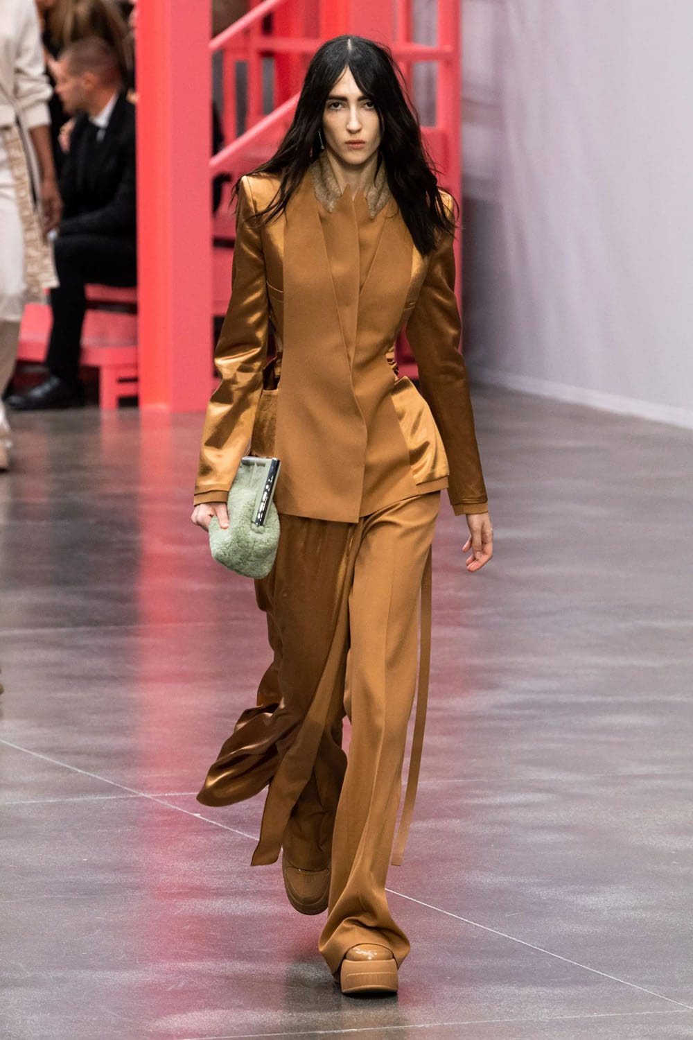 Fendi Frühling Sommer 2023 Mailand Runway Magazin