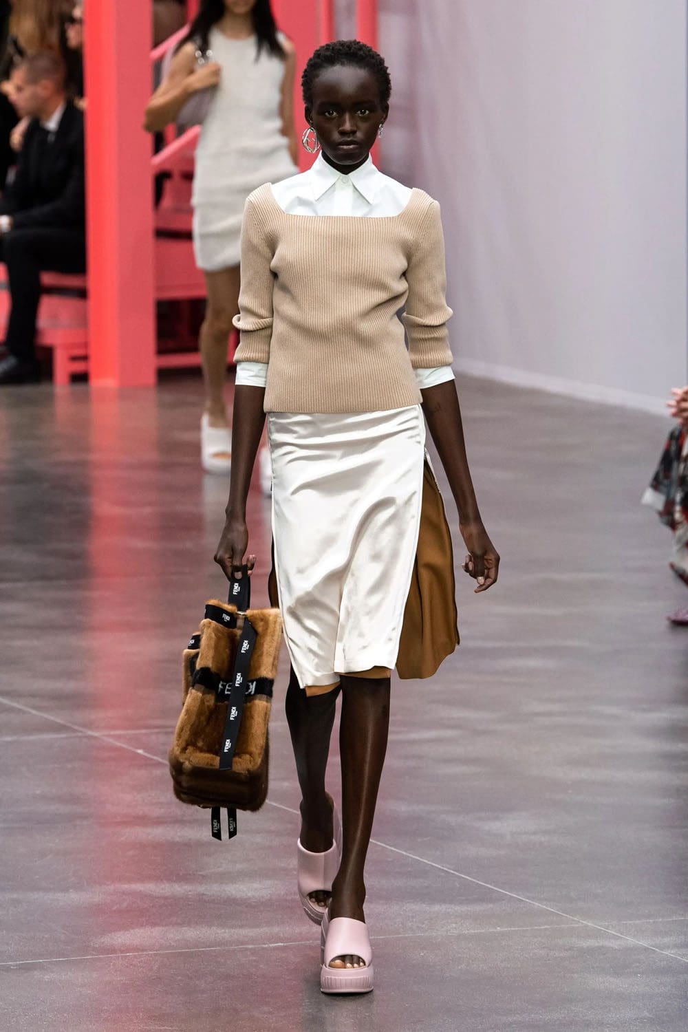 Fendi Frühling Sommer 2023 Mailand Runway Magazin