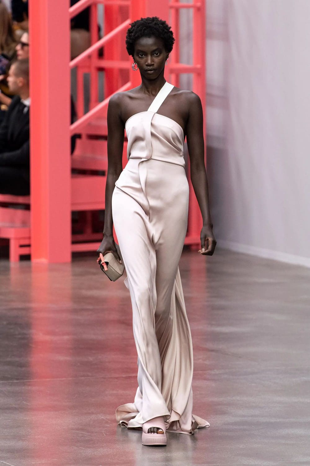 Fendi Frühling Sommer 2023 Mailand Runway Magazin