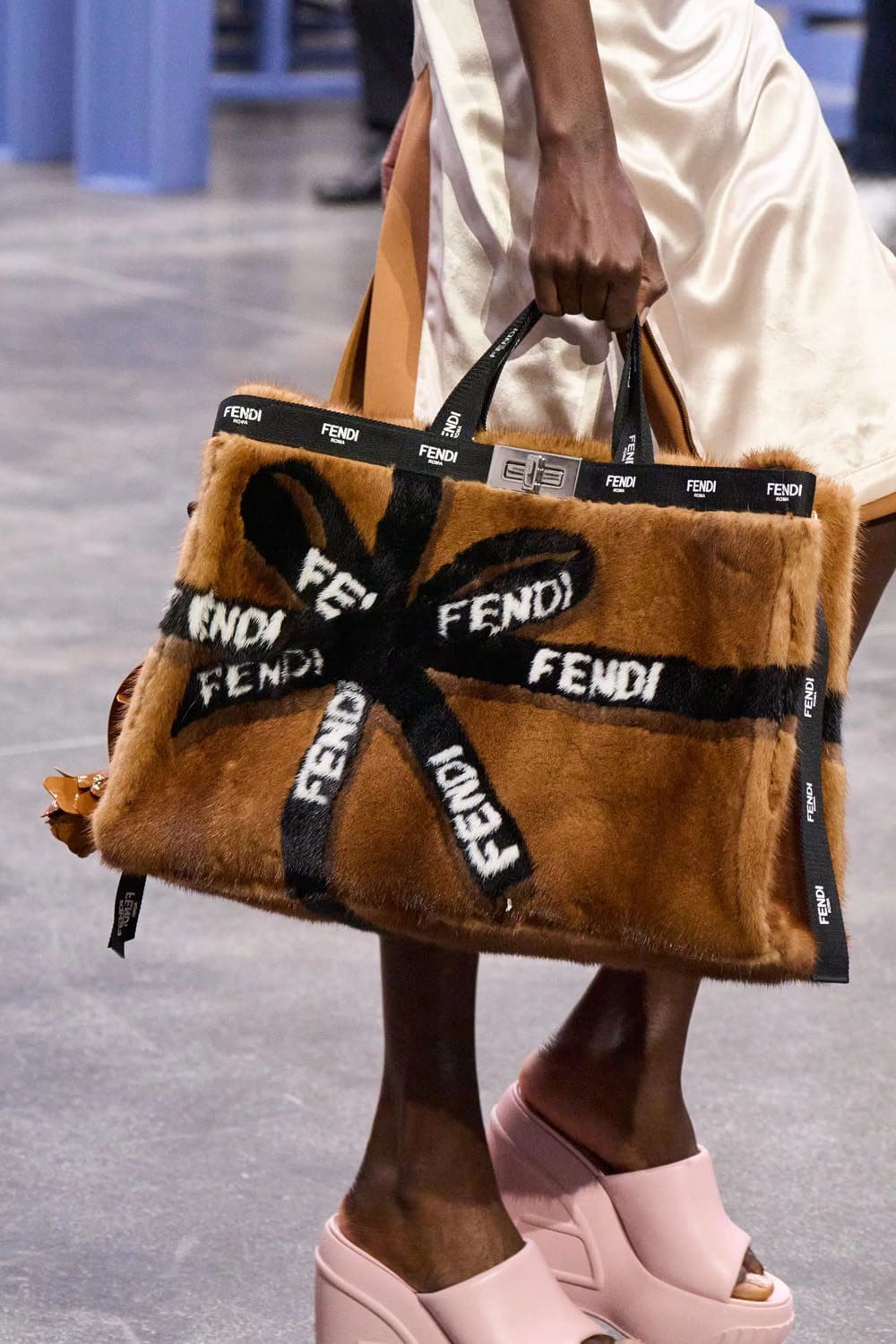 Fendi Frühling Sommer 2023 Mailand Runway Magazin