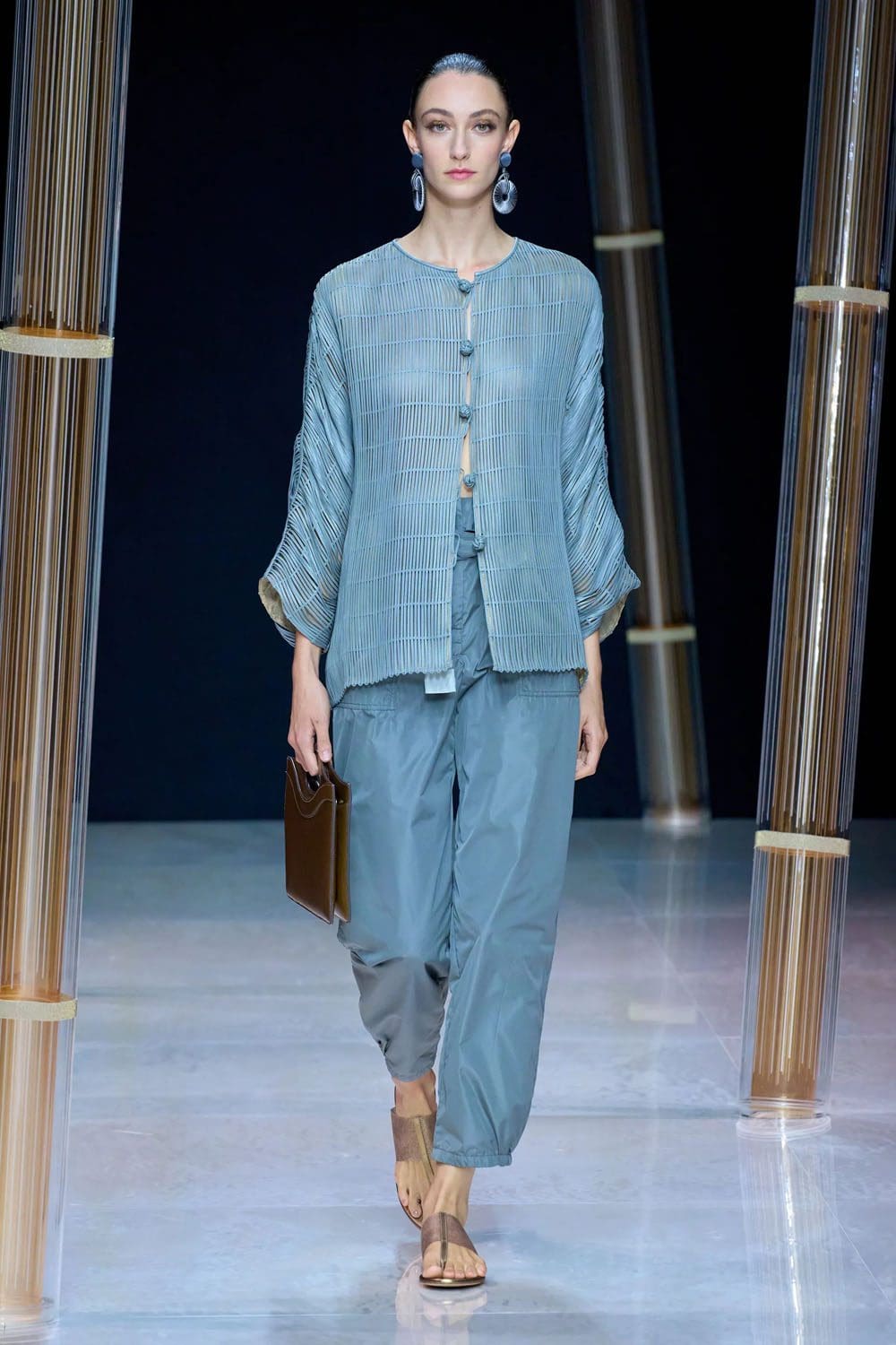 乔治·阿玛尼(Giorgio Armani)2023年春夏 Runway 杂志