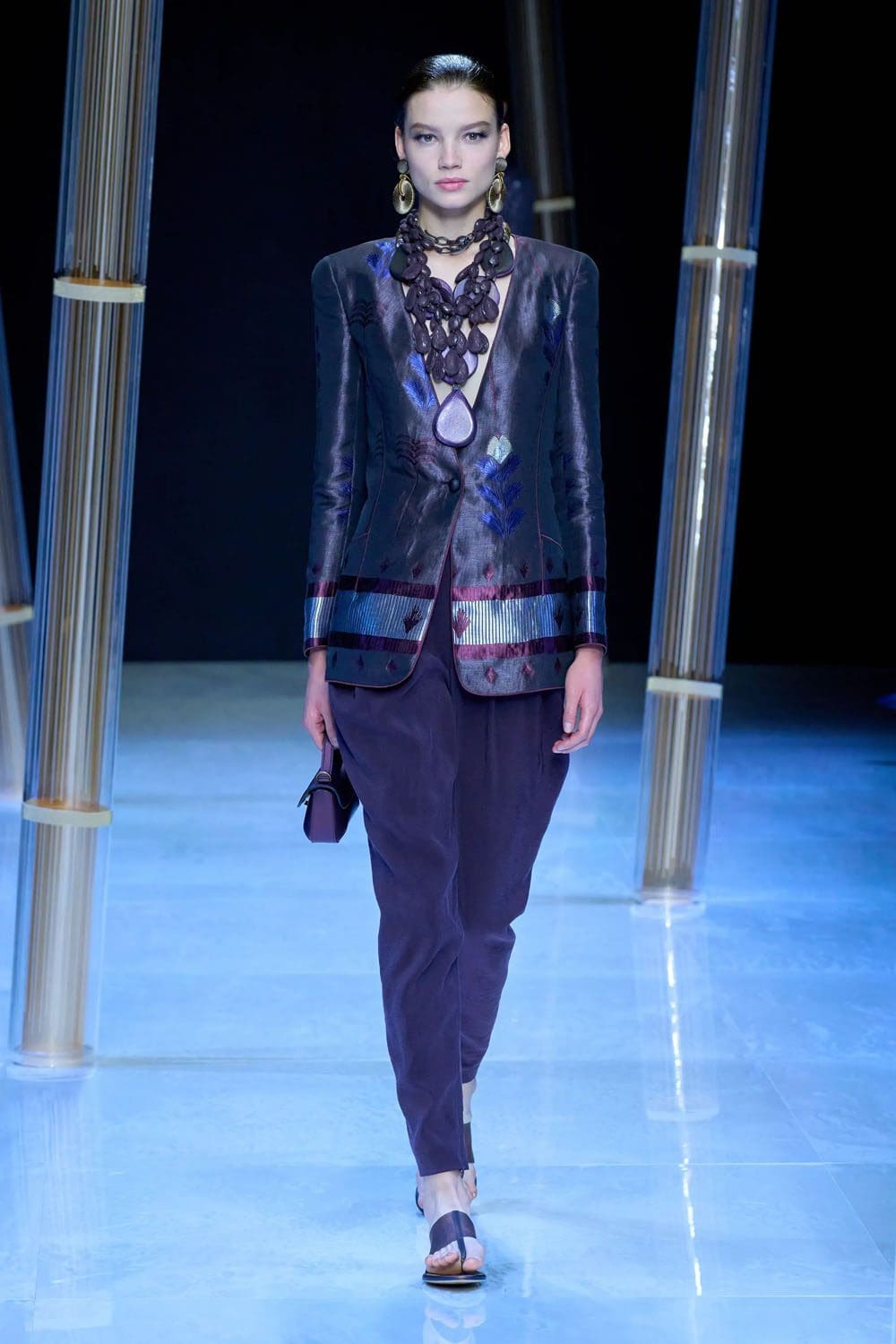 乔治·阿玛尼(Giorgio Armani)2023年春夏 Runway 杂志