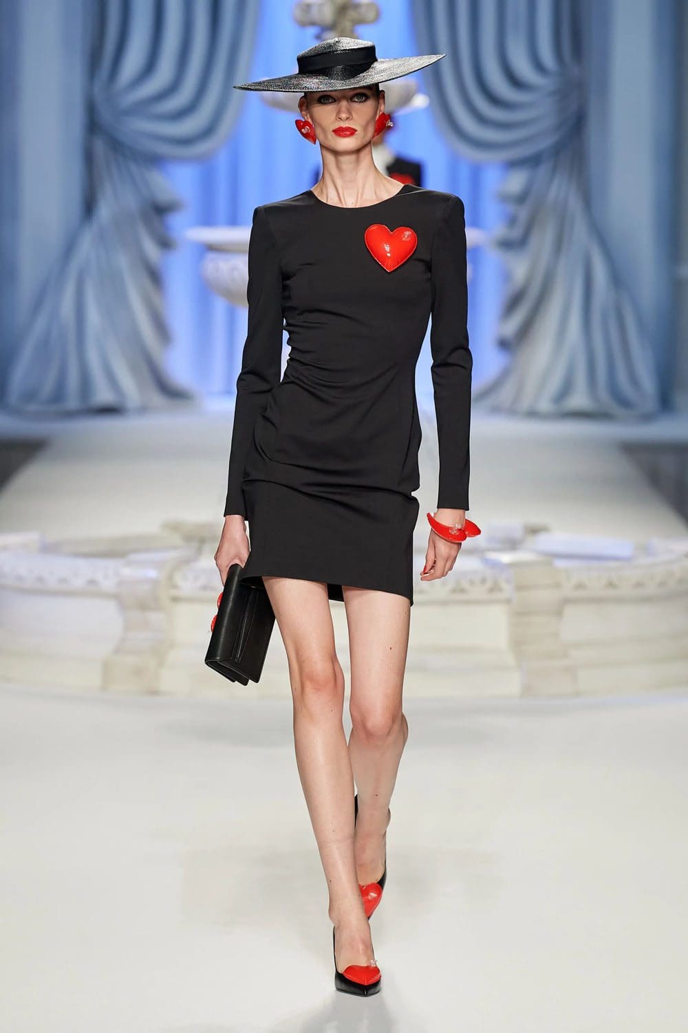 Moschino Frühling Sommer 2023 Runway Magazin